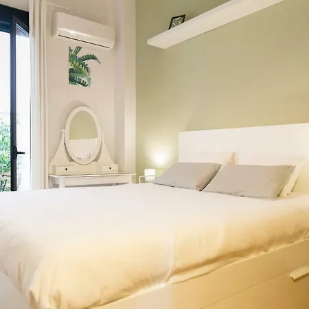 Апартаменты Family Patio&swimming Pool In Center Малага